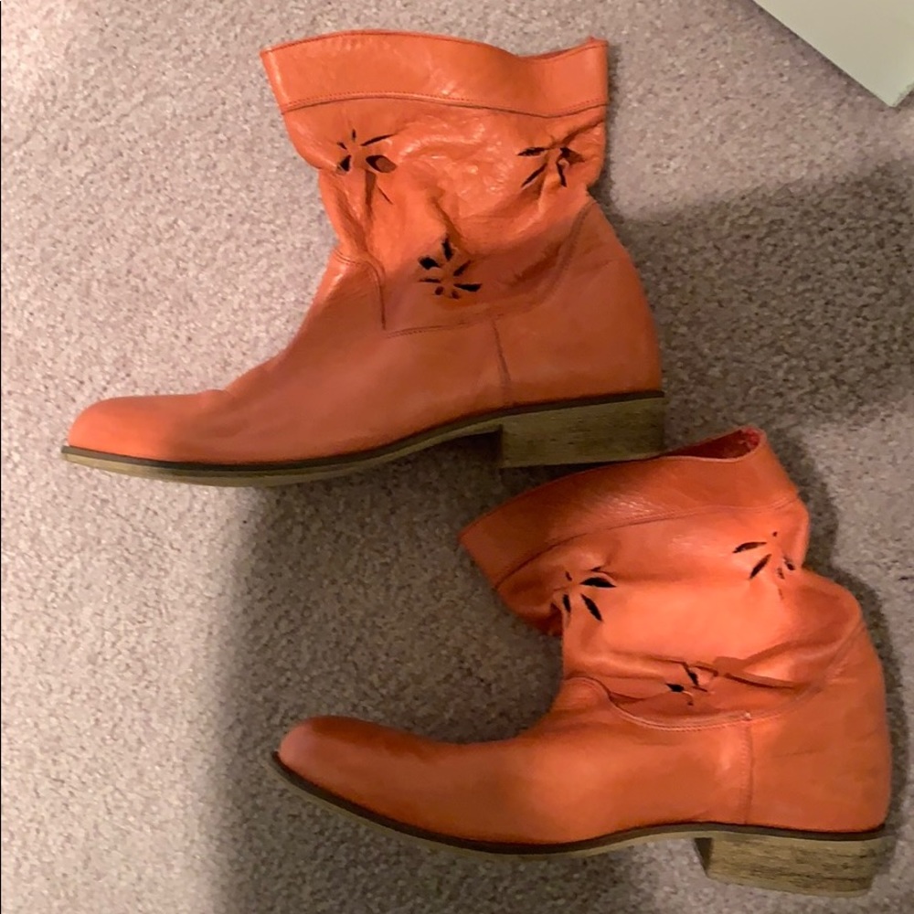 Size 9 (39=European sizing), orange Italian boots